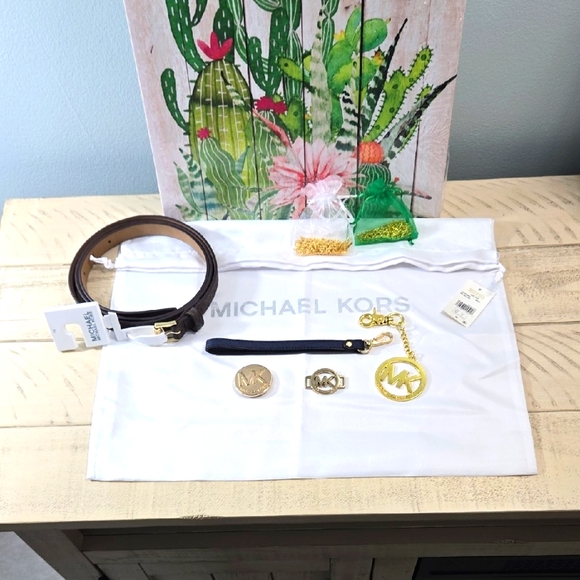MICHAEL KORS BUNDLE NEW/EUC - Picture 1 of 16